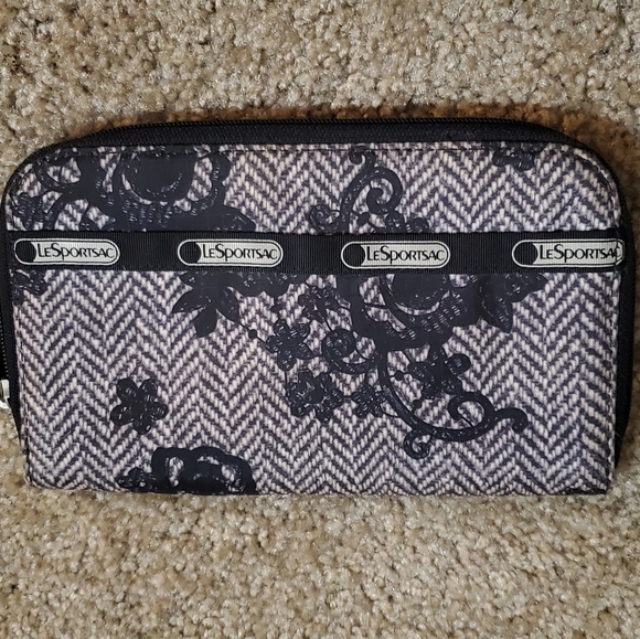 Lesportsac Handbags - LeSportsac Lily Wallet